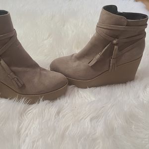 Wedge ankle boots